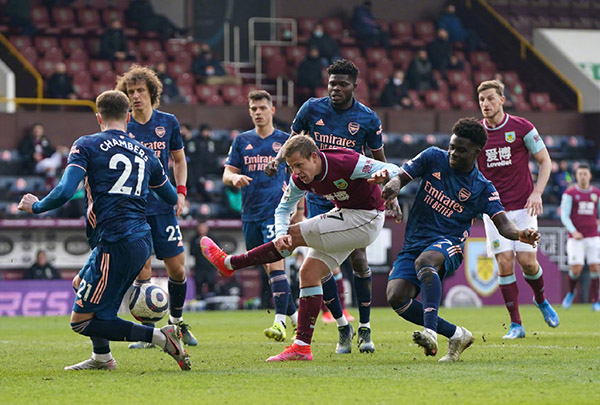 队全方位的 队全方位的