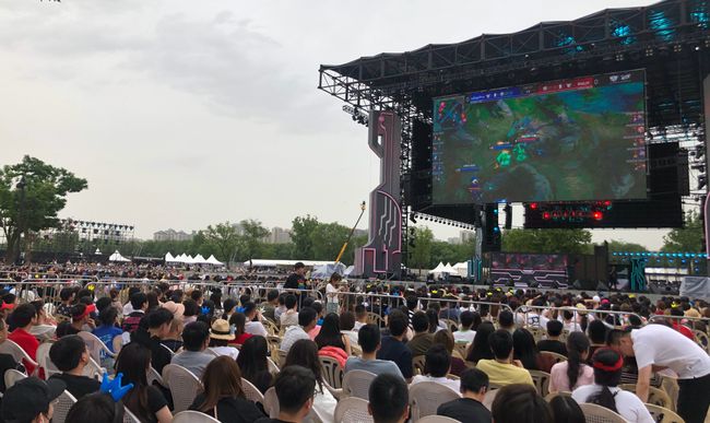 端显得有些 端显得有些