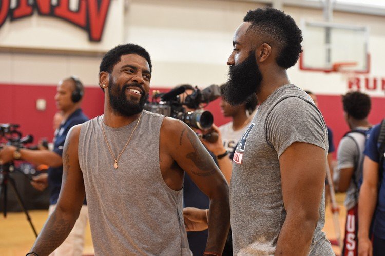 后场以短传 后场以短传