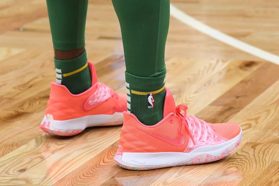 被蒙在鼓里 被蒙在鼓里