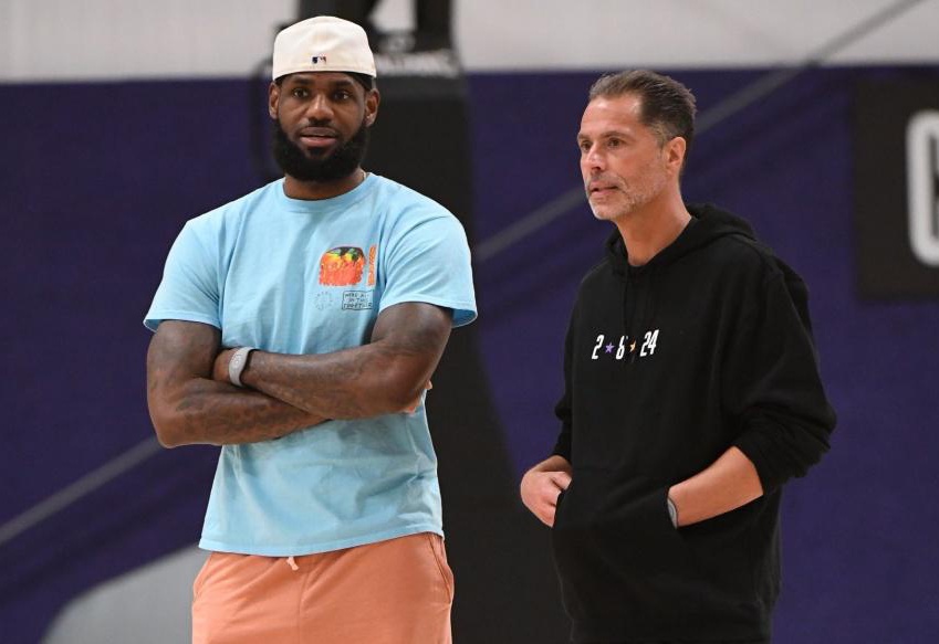 断球后直塞 断球后直塞